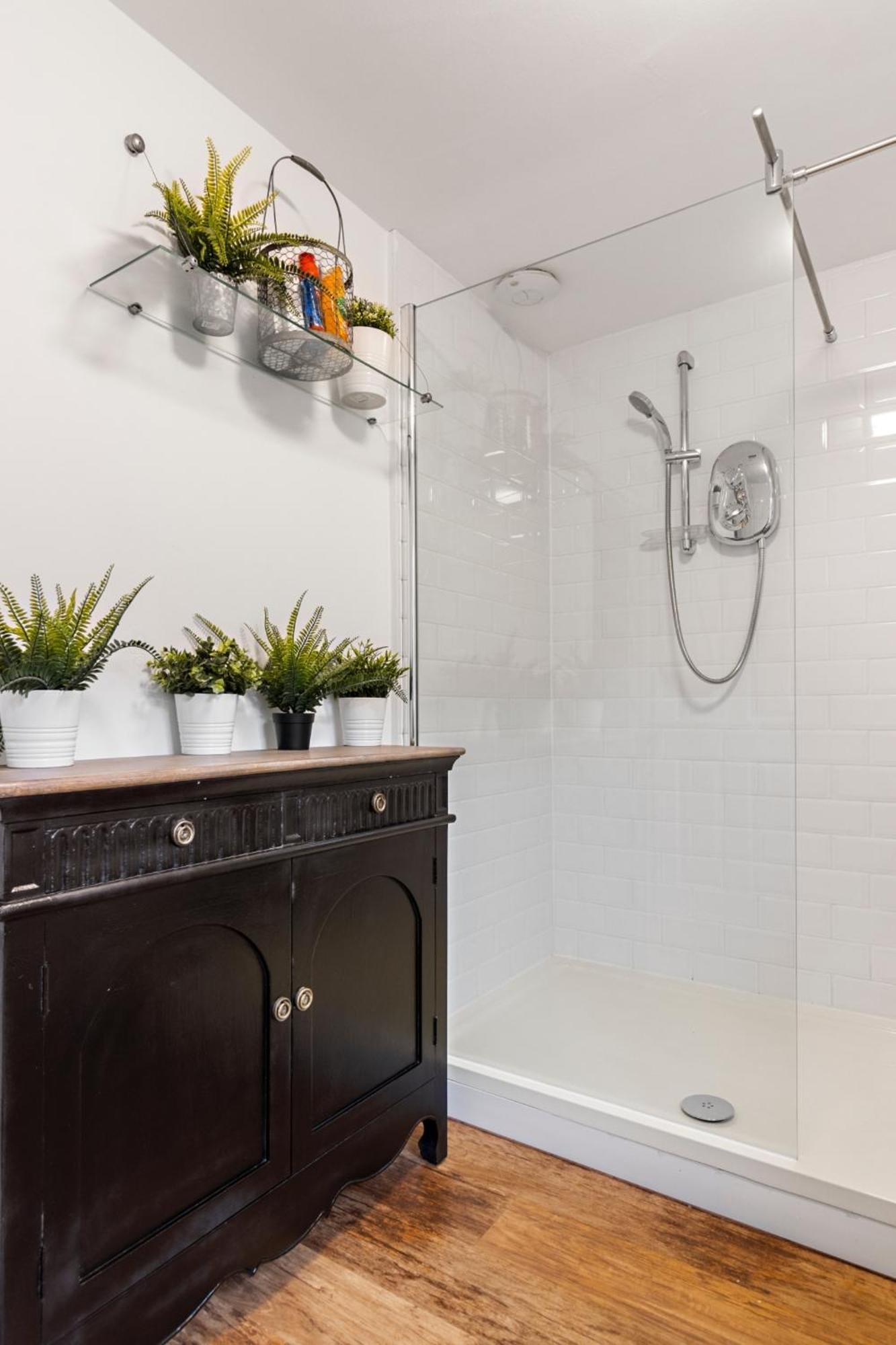 Apartment 3a The Courtyard - For Business, Leisure Or Relocation *
