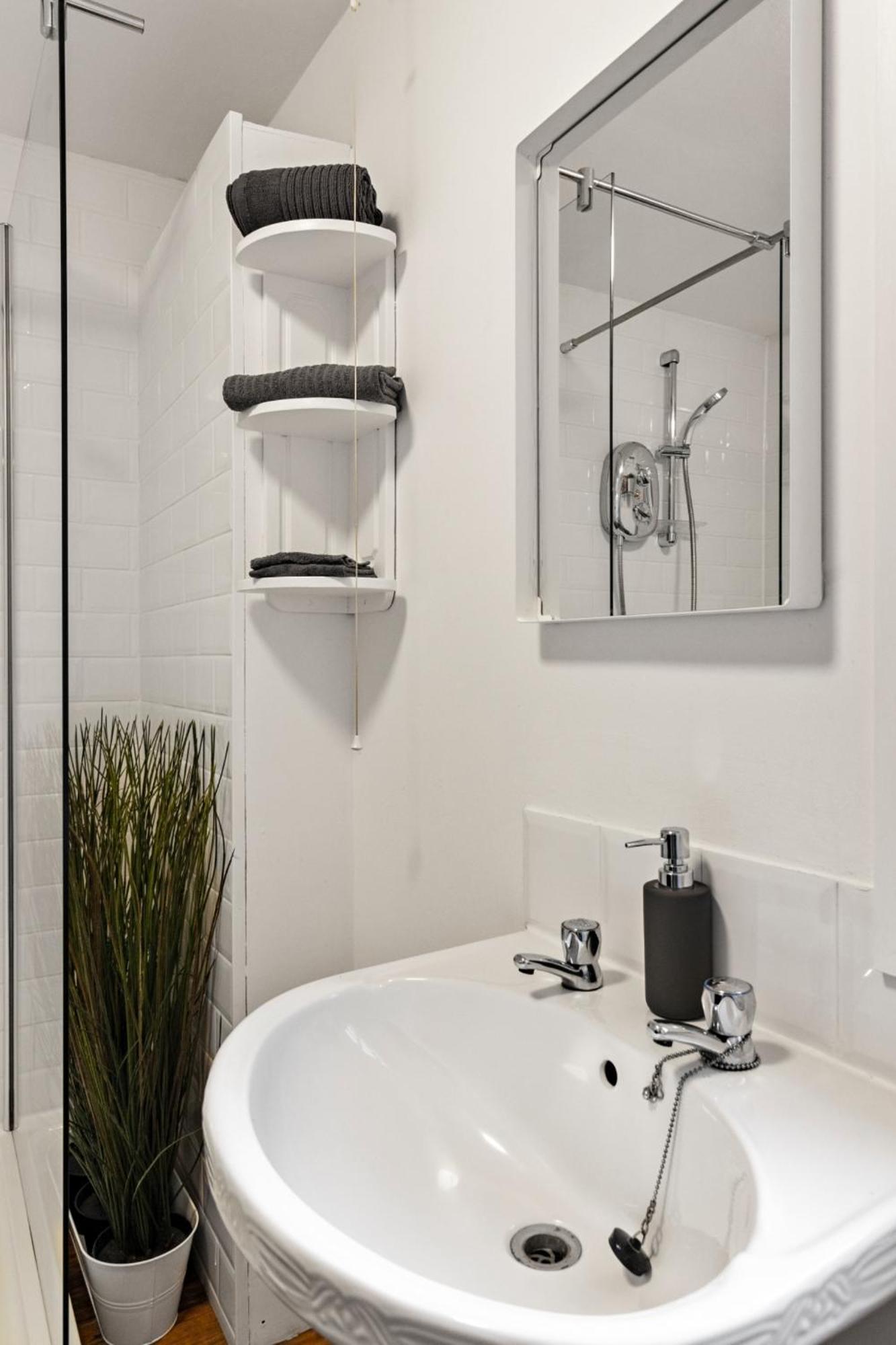 Apartment 3a The Courtyard - For Business, Leisure Or Relocation