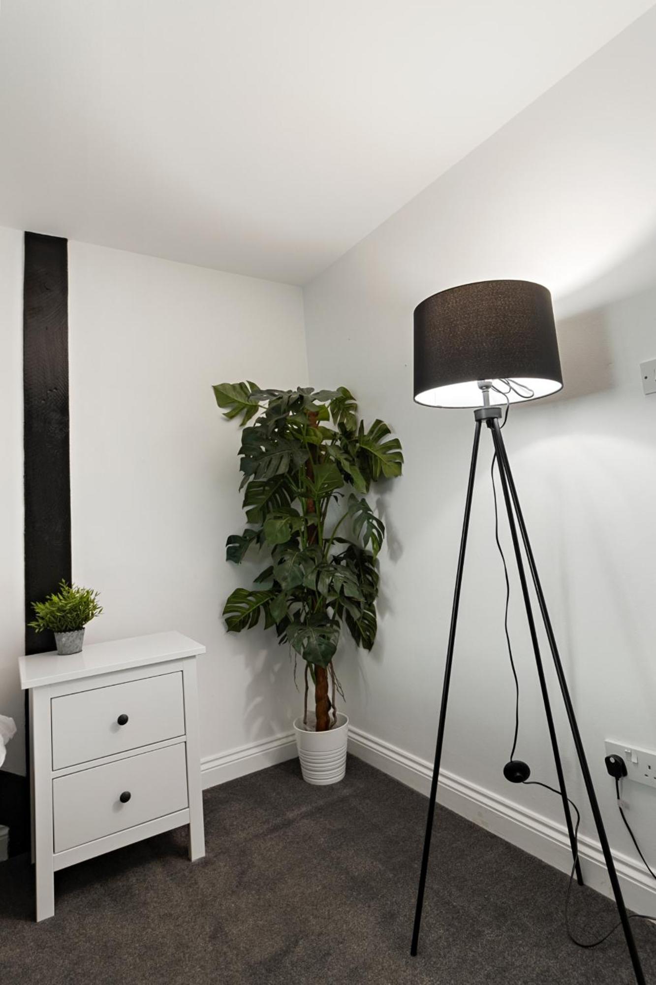 Apartment 3a The Courtyard - For Business, Leisure Or Relocation *
