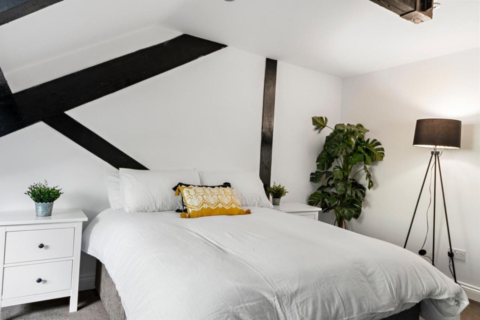 Apartment 3a The Courtyard - For Business, Leisure Or Relocation *